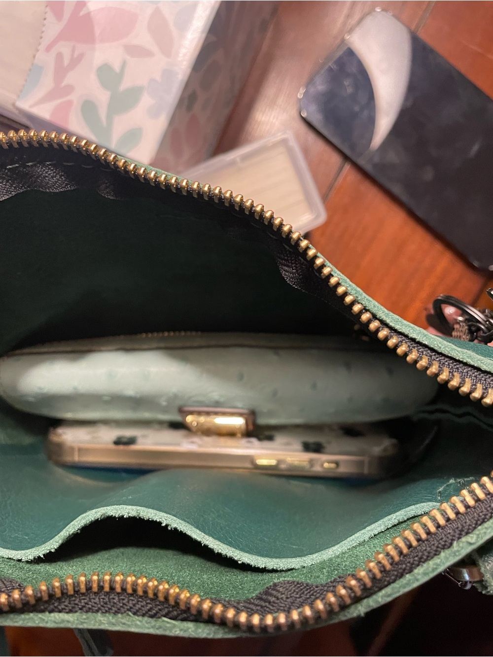 Portland Leather Emerald Green Crossbody Bag - Picture 4 of 5